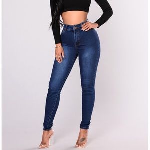 HIGH RISE FASHIONNOVA DARKWASH SKINNG JEANS NEW